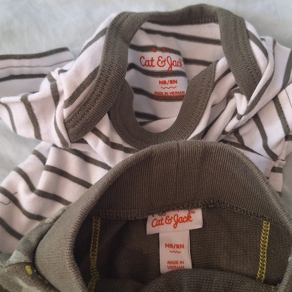 🏷 2/$12 Cat & Jack Striped Onesie Set - Picture 3 of 3